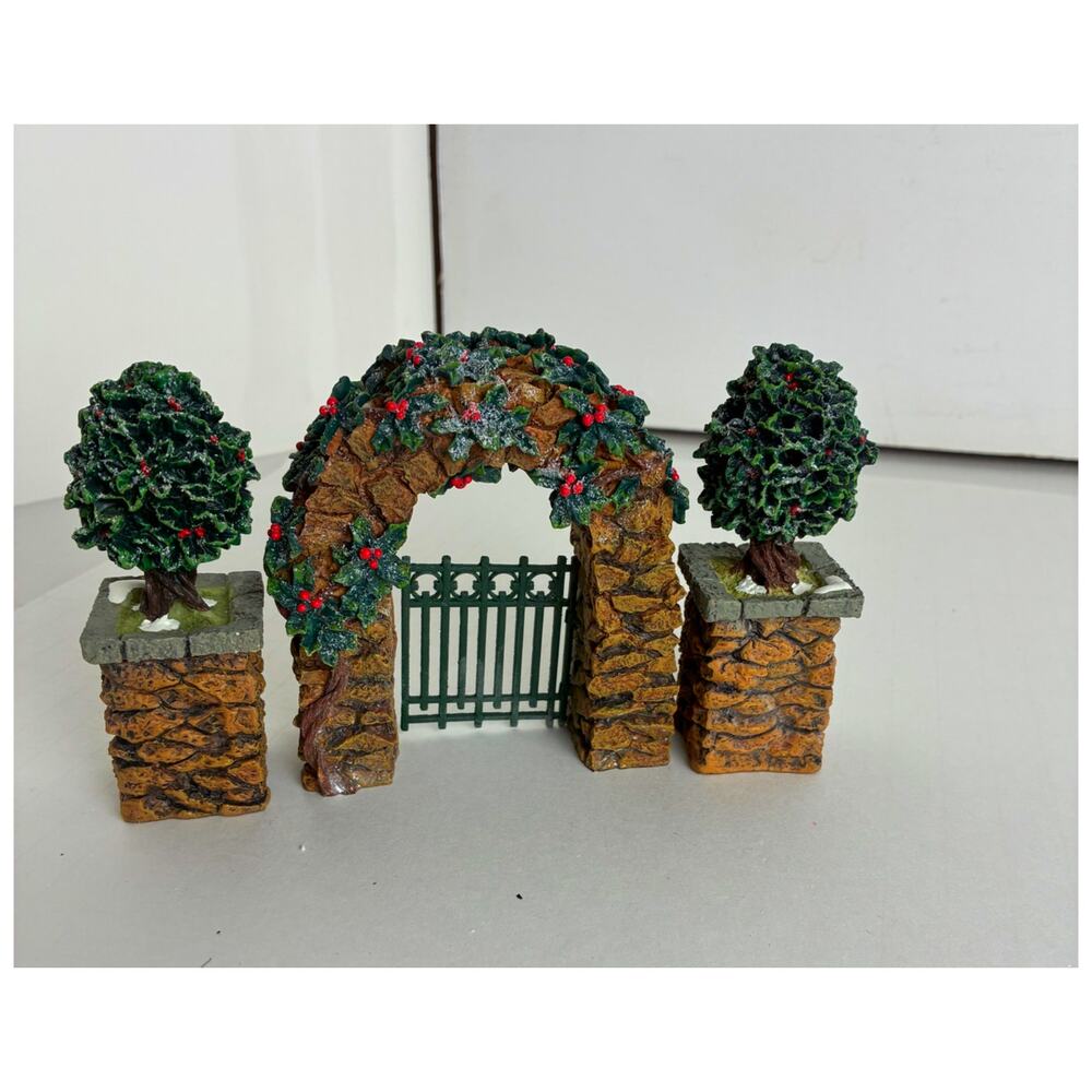 Dept. 56 Village Gate Stone Corner Posts Holly Trees Arch #52648 1997-2007